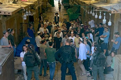 F­a­n­a­t­i­k­ ­Y­a­h­u­d­i­l­e­r­d­e­n­ ­M­e­s­c­i­d­-­i­ ­A­k­s­a­­y­a­ ­­Y­o­m­ ­K­i­p­p­u­r­­ ­b­a­s­k­ı­n­ı­